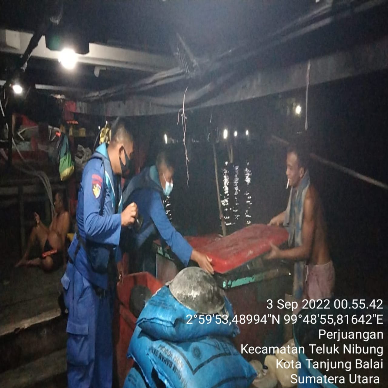 KM. Sumber Laut di Hentikan Personil Satpolair Polres Tanjungbalai Guna Pemeriksaan