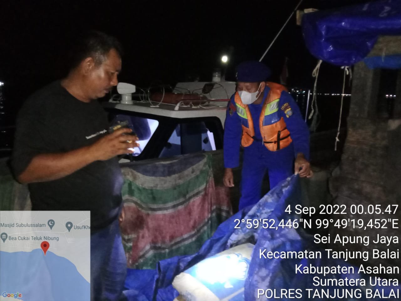 Personil Satpolair Polres Tanjungbalai Hentikan Kapal Tanpa Nama yang Hendak Keluar dari Perairan Tanjungbalai