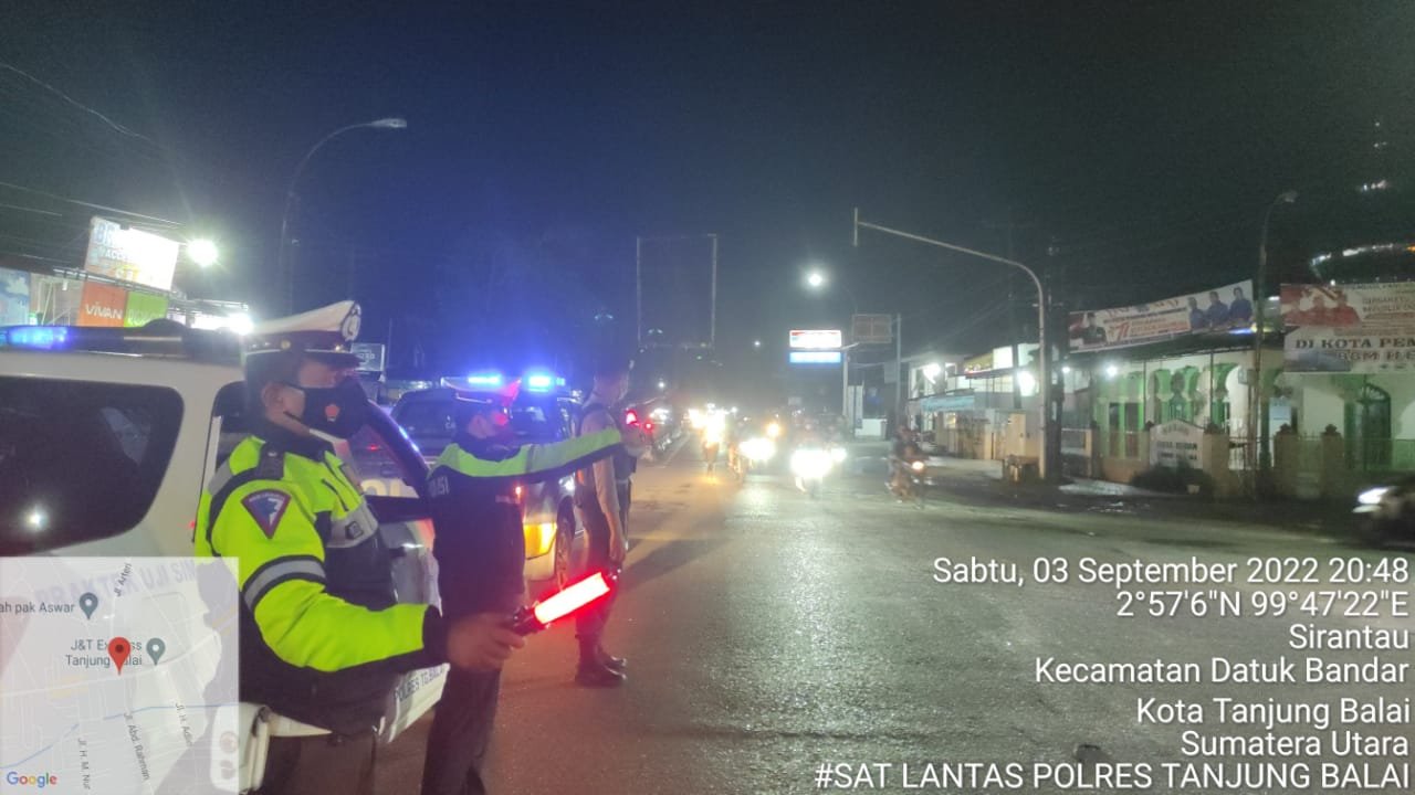 Personil Polres Tanjungbalai Melaksanakan Blue Light Patrol dan Penjagaan Lalin