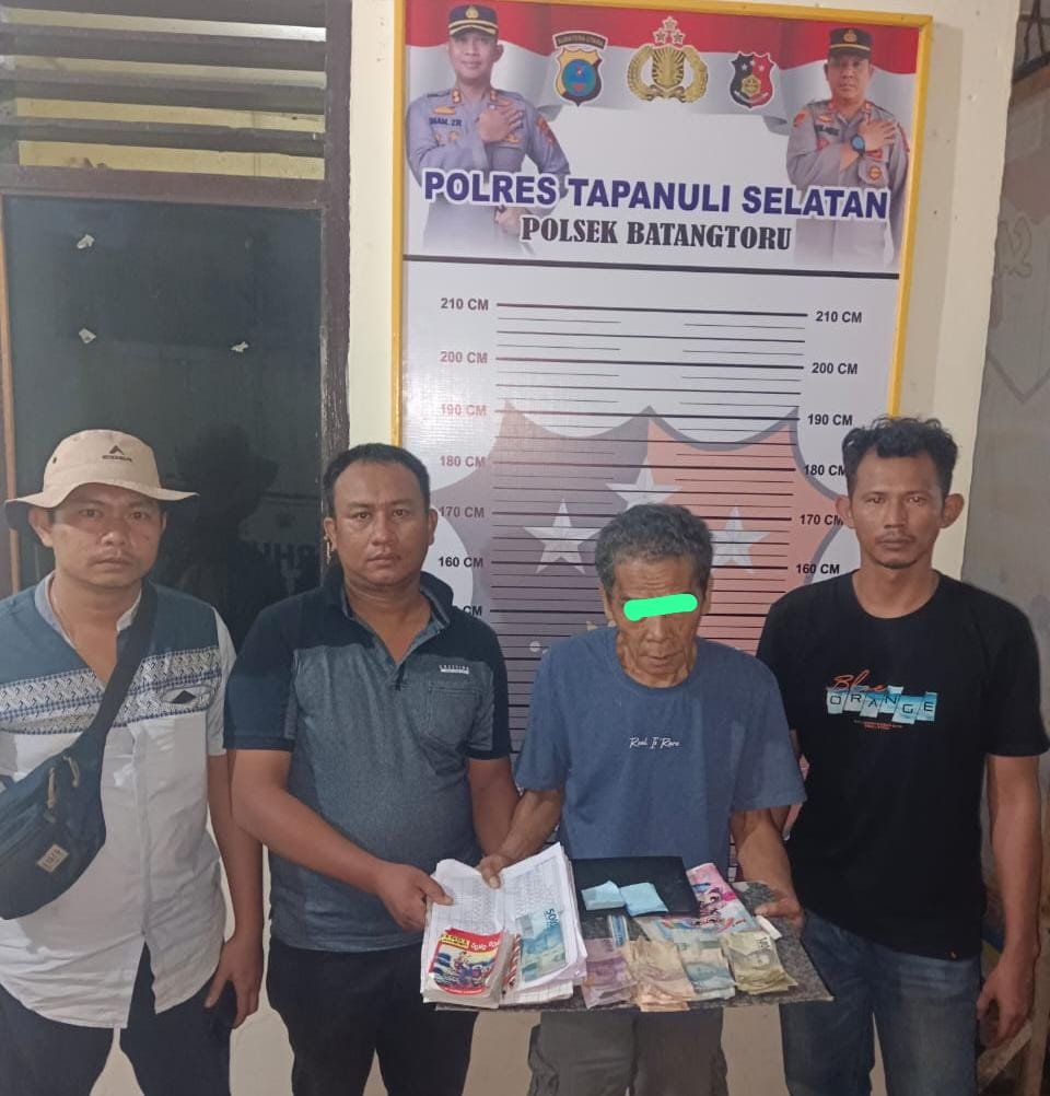 Buka Permainan Togel, Polres Tapsel Bekuk Seorang Kakek Tua dan Buku Tafsir Mimpinya