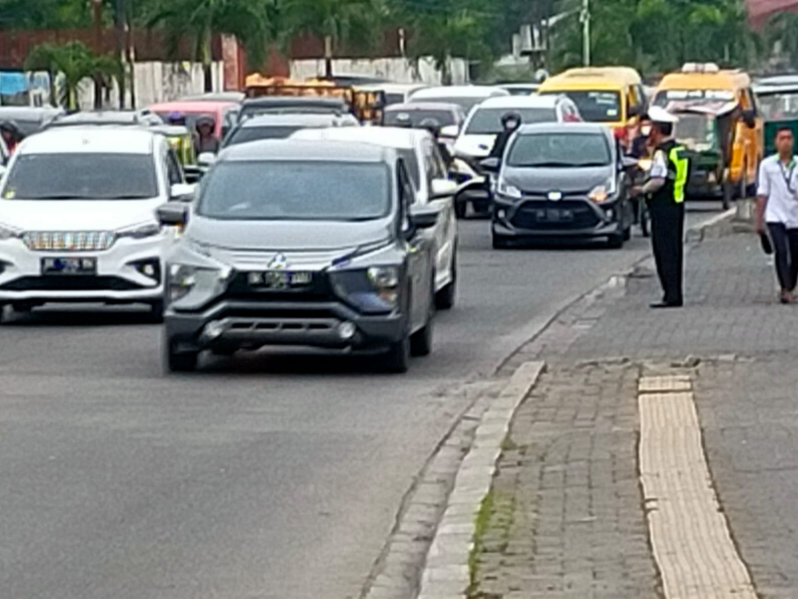 Polrestabes Medan Gelar Pengaturan Arus Lalu Lintas di Pagi Hari