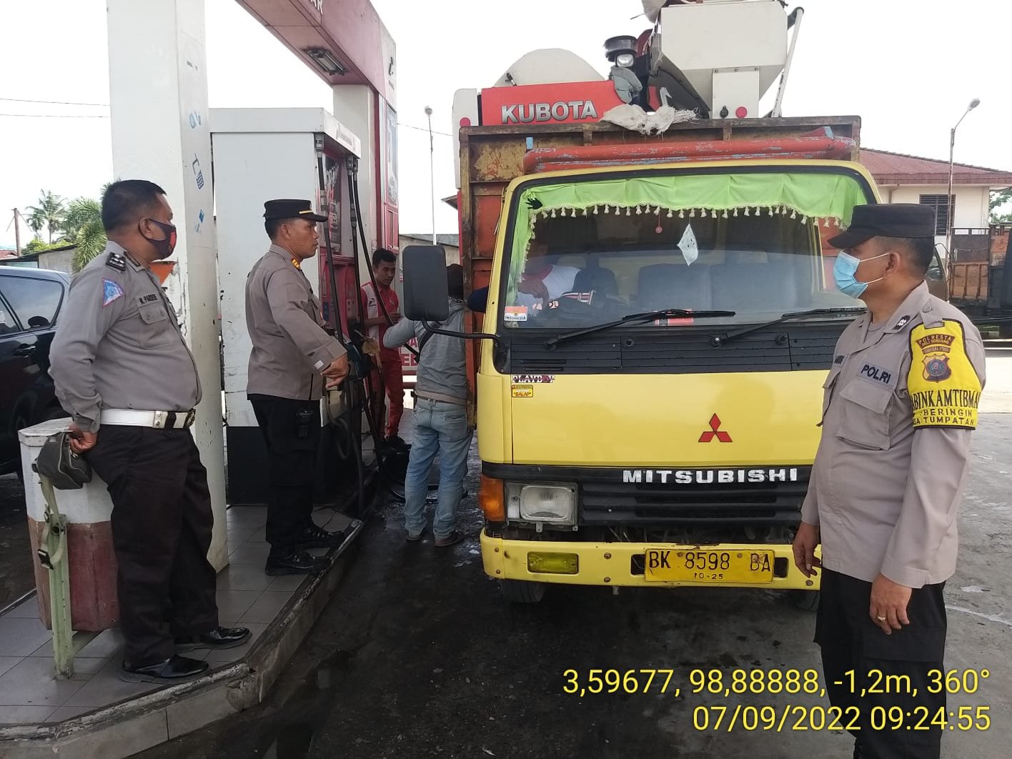 Laksanakan Patroli, Polsek Beringin Polresta Deli Serdang  awasi dan monitoring Ketersediaan BBM di Wilayah Hukumnya