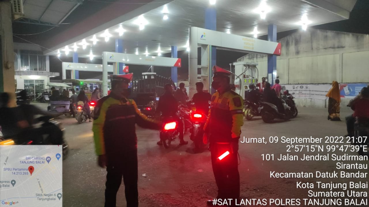 Antisipasi Kelangkaan BBM Personil Satlantas Polres Tanjungbalai Laksanakan Patroli di SPBU Kota Tanjungbalai