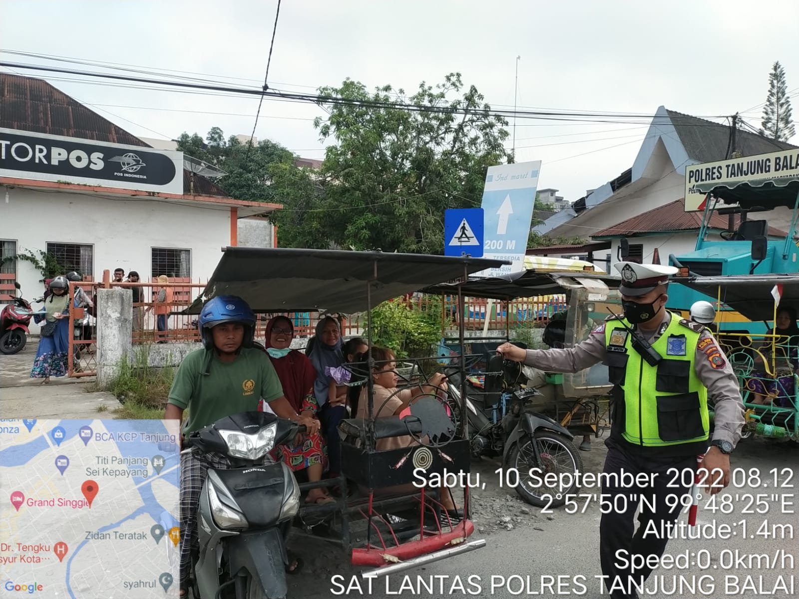 Personil Satlantas Polres Tanjungbalai Laksanakan Pengamanan Pembayaran BLT BBM