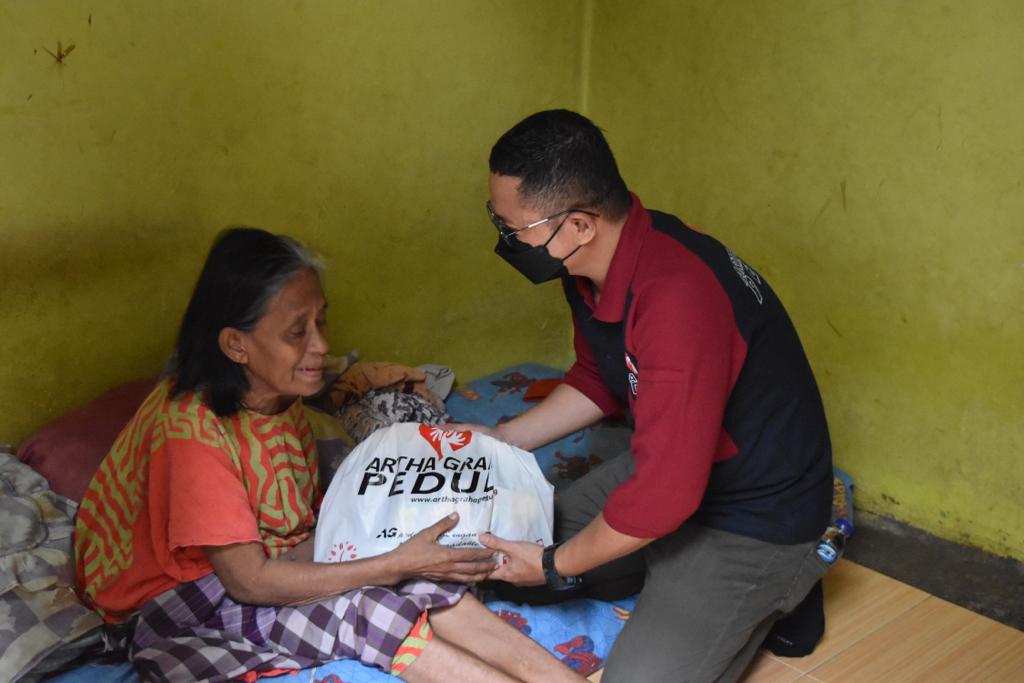 Bank Artha Graha International Salurankan Bantuan Tunai dan Sembako