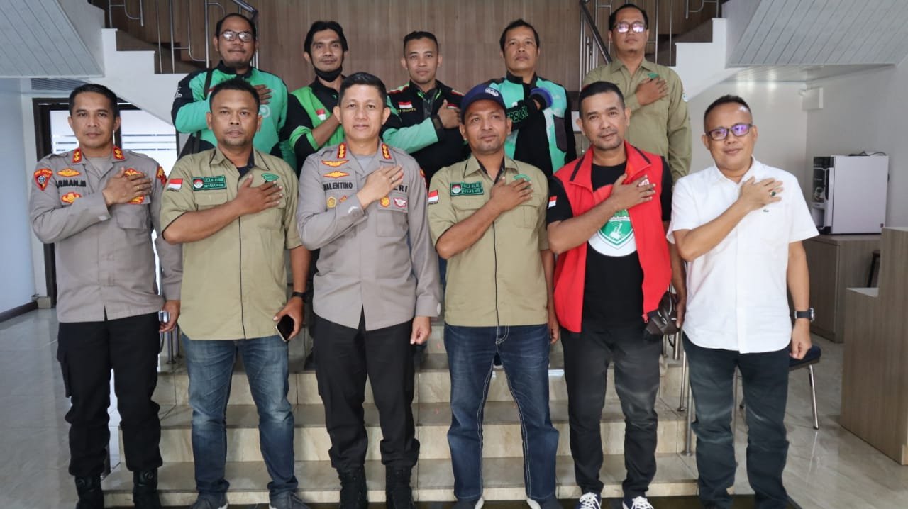 Unjukrasa Tolak Kenaikan Harga BBM, Kapolrestabes Medan didampingi Kabag Ops dan Kasat Intel Menerima Audensi Godam