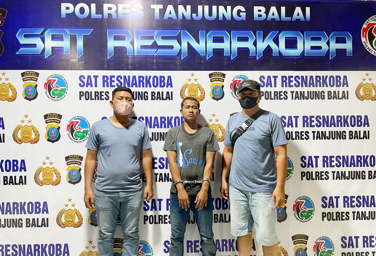 Belum Sebulan Bebas, Personil Satres Narkoba Polres Tanjungbalai Kembali Meringkus AB Residivis Narkoba di Rumahnya