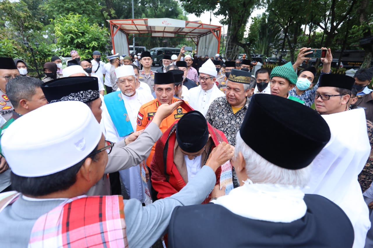 Kapolda Sumut Sambut Hangat Habib Luthfi