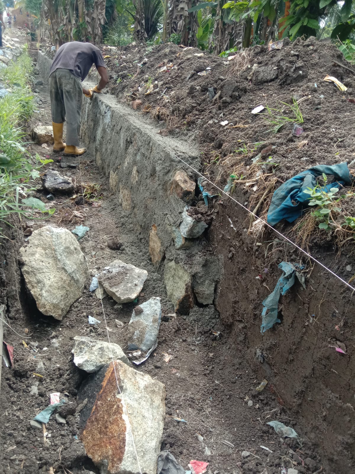 Gawat Proyek Parit Pasangan diÂ  NagoriÂ  Karang Sari Dipertanyakan,Diduga asal jadi