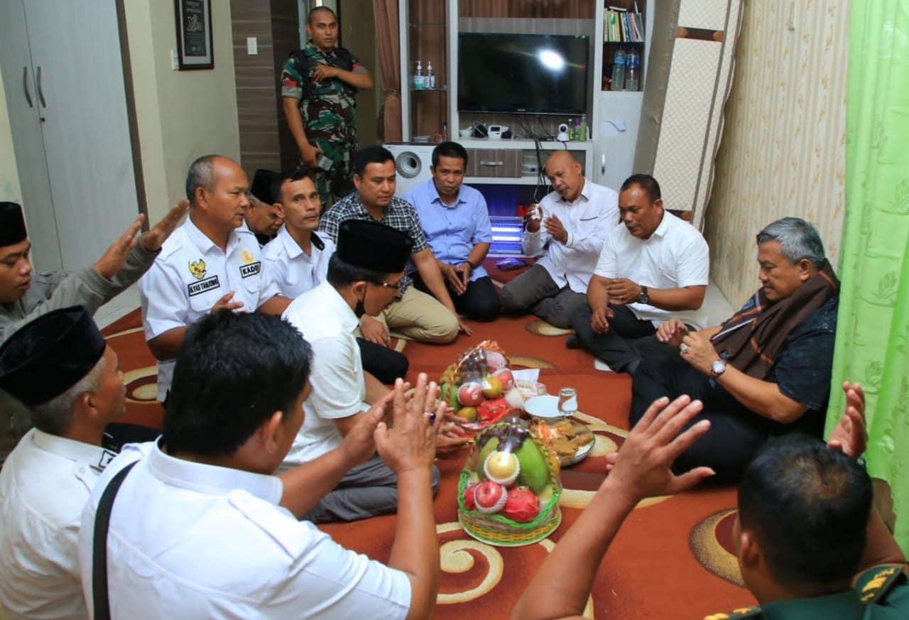 Camat Aek Natas dan Kepala Desa Silaturahmi Dengan Mantan Bupati Labura