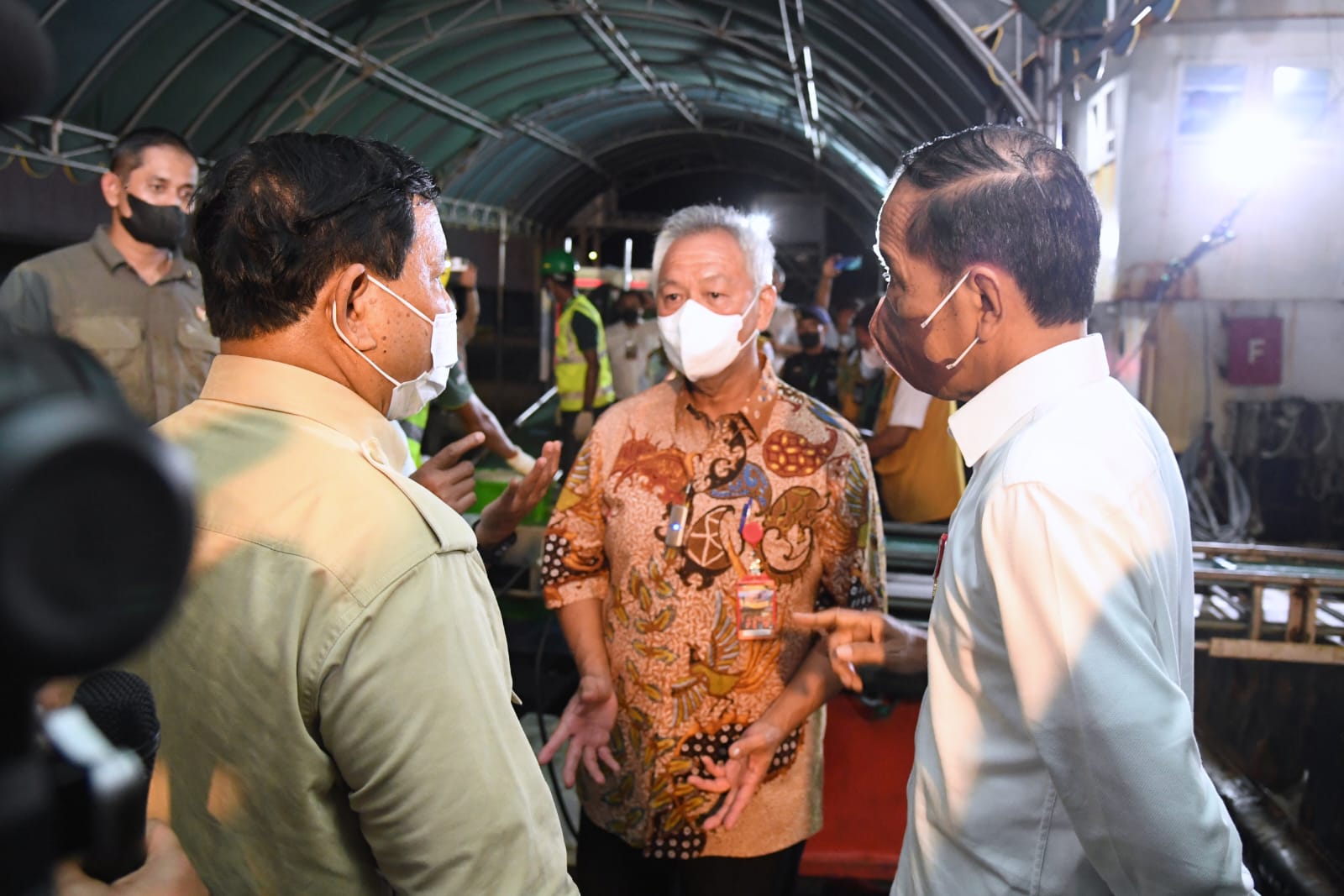 Jokowi & Ibu Negara Kunjungi PT SIS di Tual