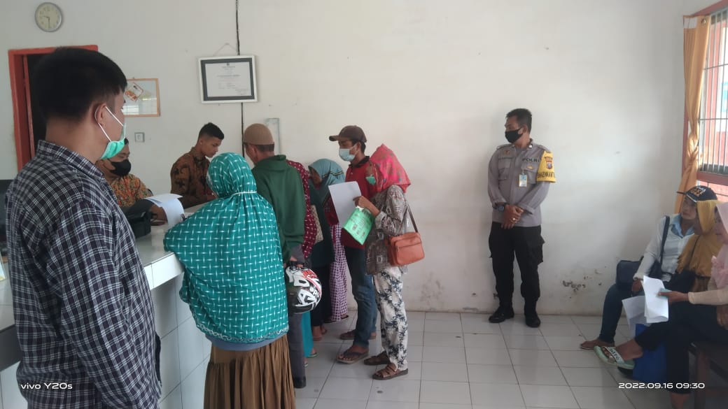 Personil Polsek Sukarame Resort Pakpak Bharat Lakukan PAM Penyaluran BLT BBM Subsidi