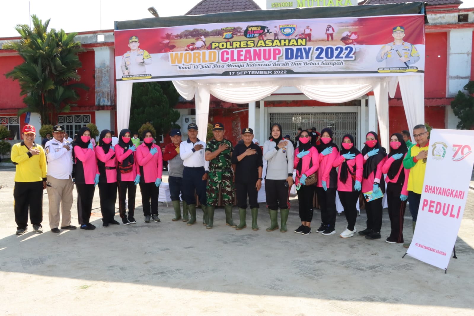Bhayangkari Polres Asahan Hadiri Peringatan World Cleanup Day 2022