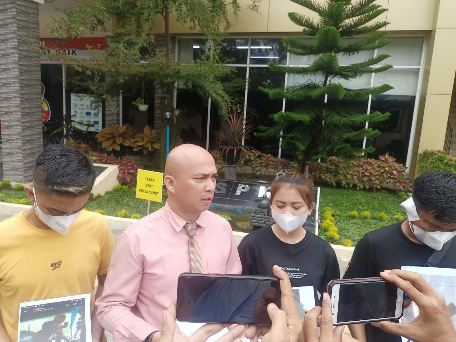 Preman Aniaya dan Rampok Pekerja Cafe di Kutalimbaru