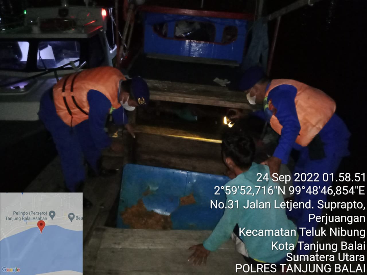 Minimalisir Aksi Kejahatan di Perairan, Personil Satpolair Polres TanjungbaIai Hentikan Kapal Nelayan Guna Pemeriksaan