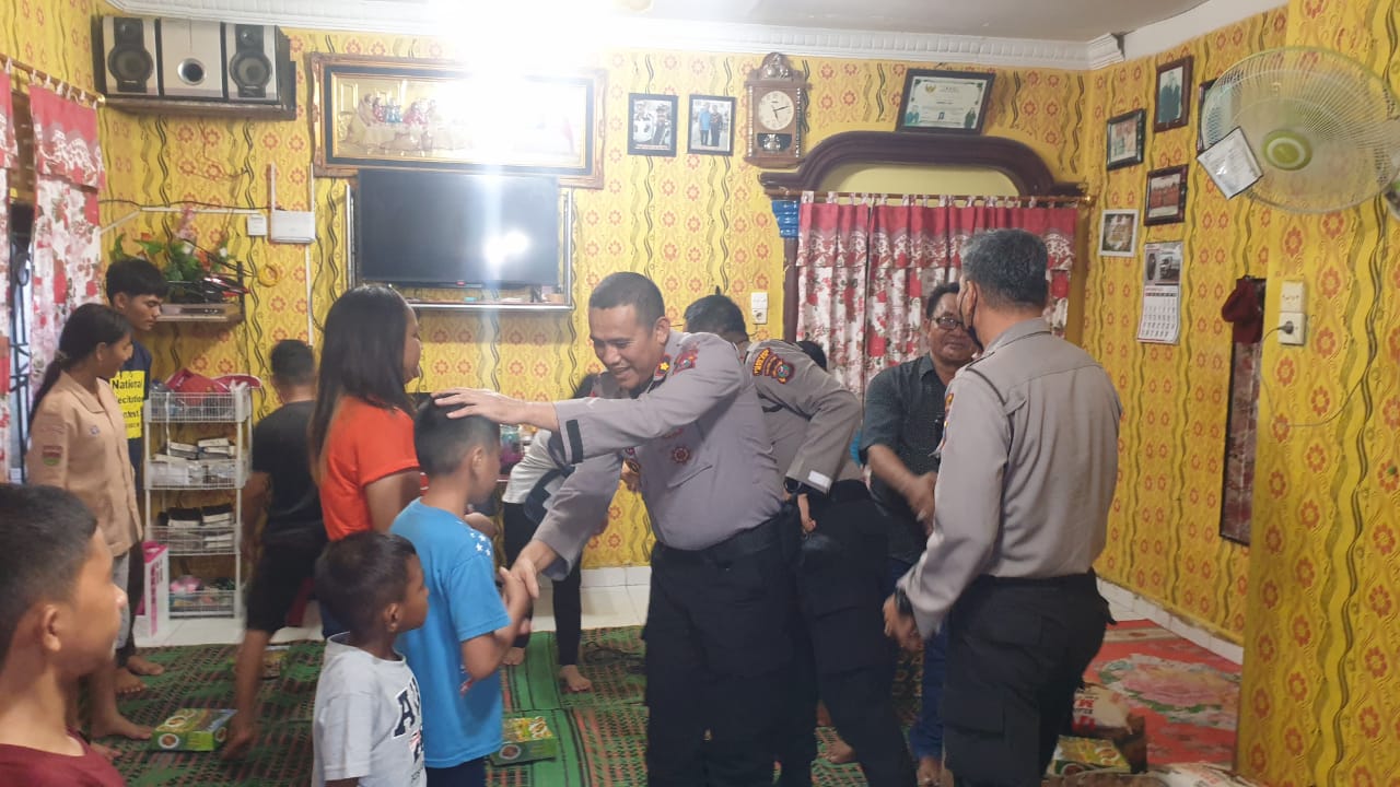 Sat Samapta Polrestabes Medan Berbagi Kasih Kepada Anak Yatim Piatu Yayasan Jembatan Kasih Setia