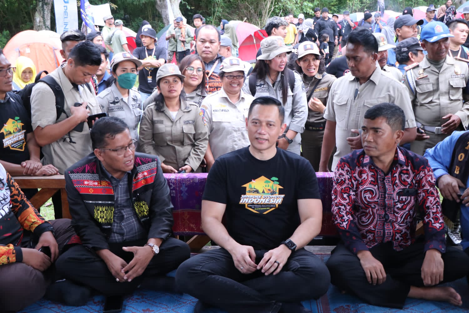 AHY Kagumi Keindahan Pantai Pakkodian , Danau Toba, Kabupaten Toba