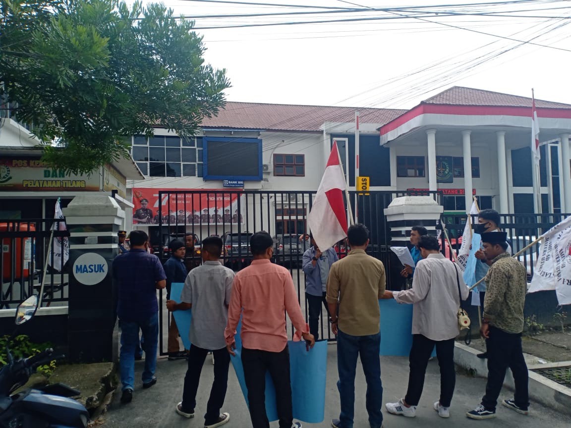 Dugaan Pengarahan Pembelian Buku SDN, Empat Lembaga Mahasiswa Demo Disdik DS, Kejari Berjanji Akan Selidiki Secepatnya