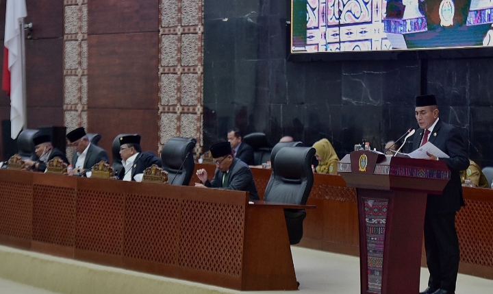 Edy Rahmayadi Sampaikan Jawaban  atas Pemandangan Umum Fraksi