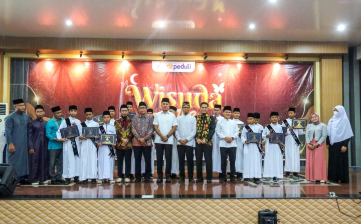 Wisuda Tahfiz 30 Juz BQ DT Peduli Sumut, Ini Pesan Musa Rajekshah dan Aa Gym