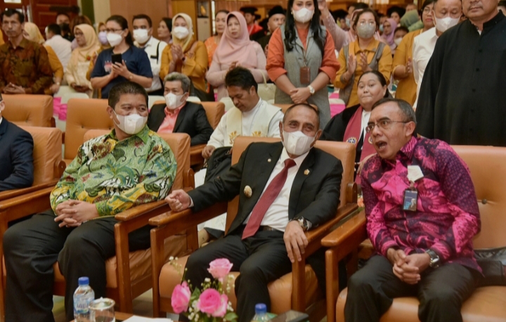 Hadiri Wisuda Institut Deli Husada Delitua, Edy Rahmayadi Ingatkan Kebutuhan  dan Persaingan Tenaga Kesehatan Semakin Tinggi