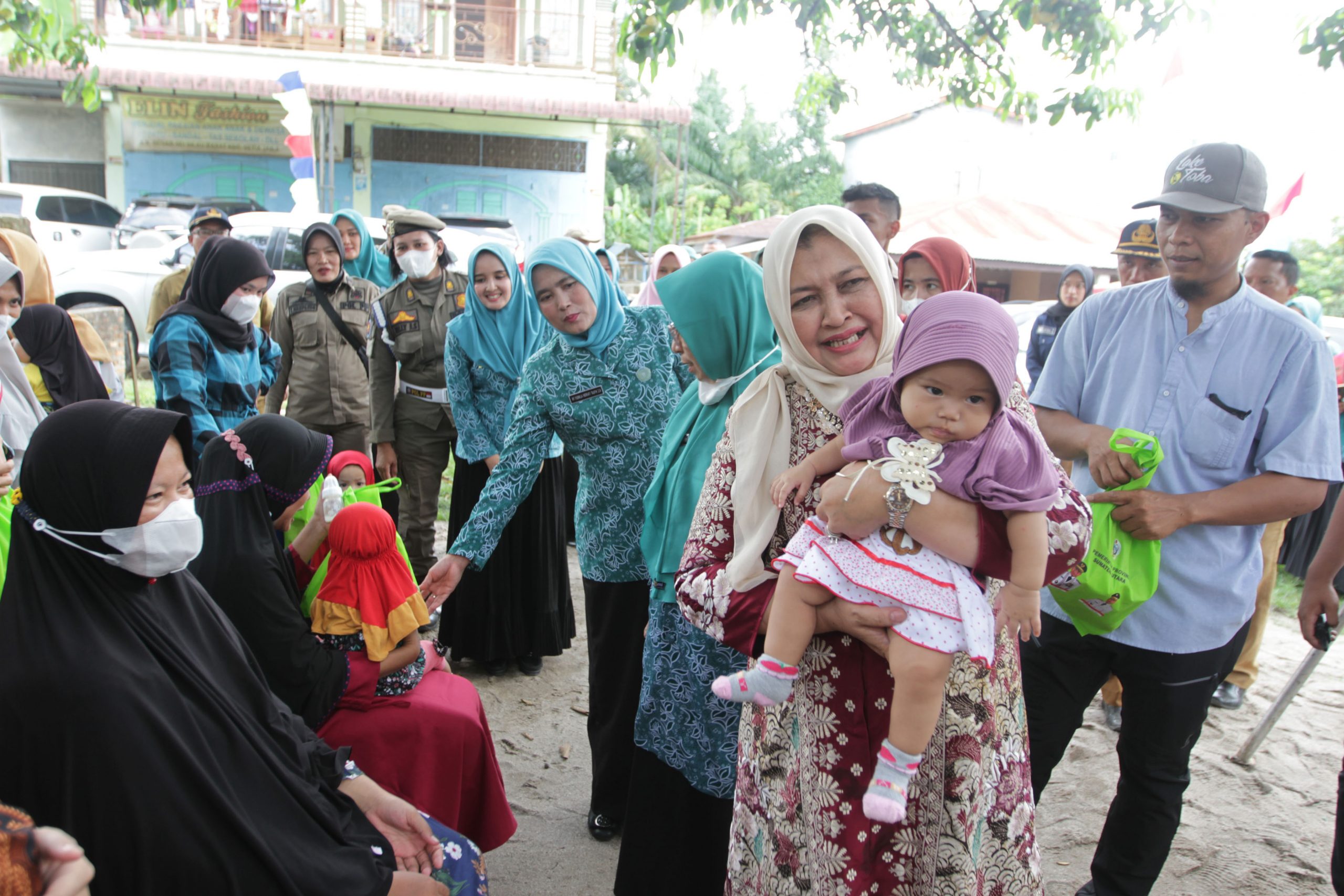 Ketua TP PKK Sumut Ny Gubsu Hj Nawal Lubis  : Pastikan Ibu dan Bayi Cukup Gizi dan Tertib Imunisasi