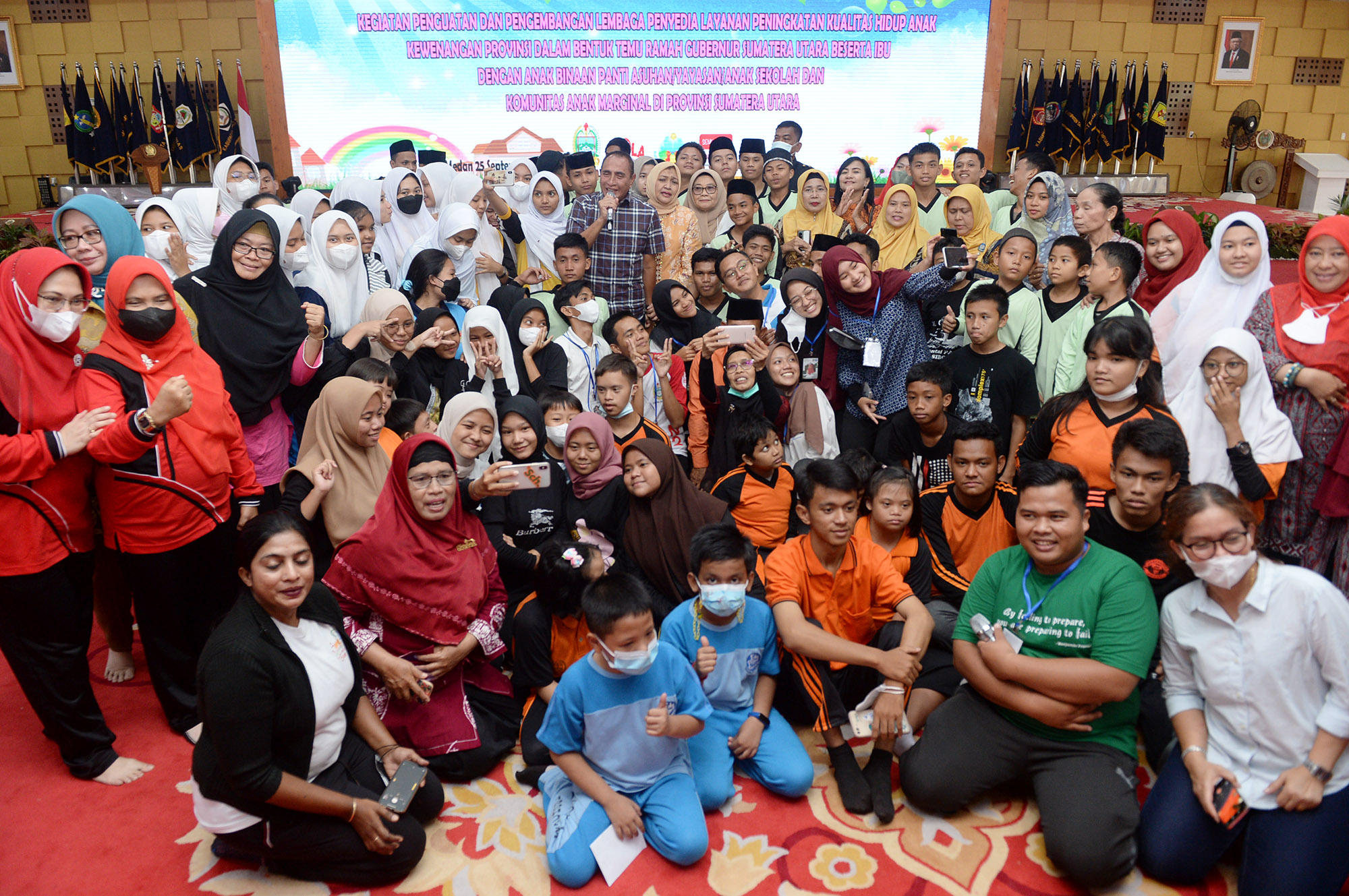 Bermain Bersama Anak-anak Panti Asuhan dan Marjinal,  Gubernur dan Ketua TP PKK Sumut Beri Perhatian Khusus
