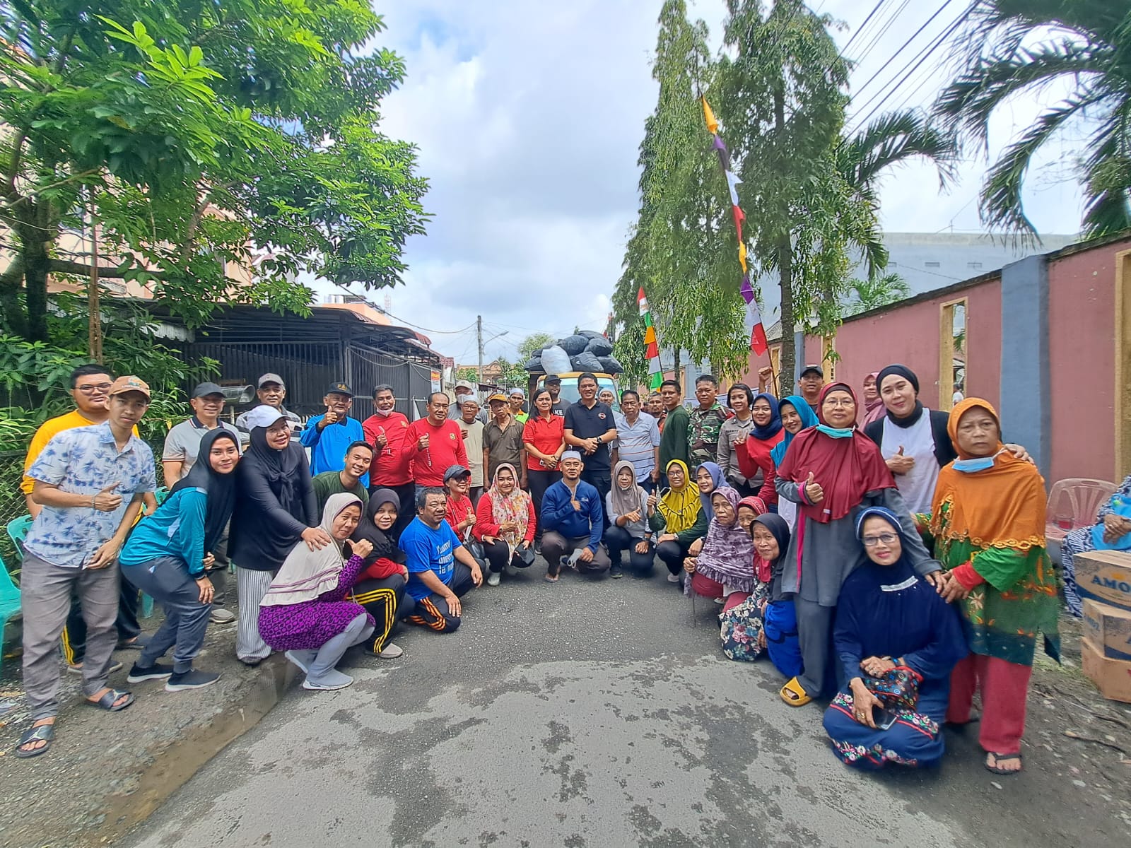 Camat Medan Baru Apresiasi Kolaborasi Gotongroyong Bersihkan Pekuburan Digelar STM-SPDS, BKM Nurul Muslimin dan Pengajian Al Ummatussholihat