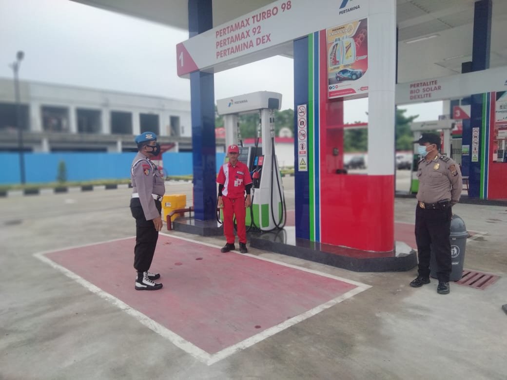 Personil Polsek Bandara Kualanmu Polresta Deli Serdang Rutin Laksanakan Patroli Ke SPBU, Monitoring Ketersediaan BBM di SPBU*