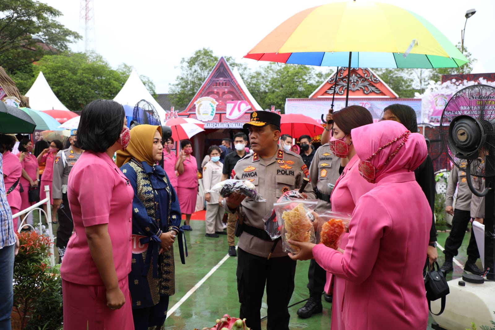 Dukung UMKM, Bhayangkari Polda  Sumut Gelar Bazar.: Kapoldasu Ucapkan Selamat Berbelanja Produk Dari 27 UMKM Polres Jajaran Polda Sumut