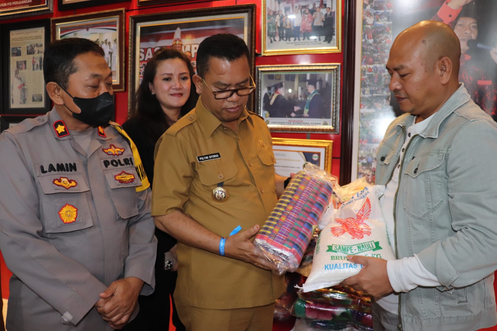 Pasca Bencana Gempa, Forkopimda Toba  Serahkan Bantuan Kemanusiaan kepada Warga Taput