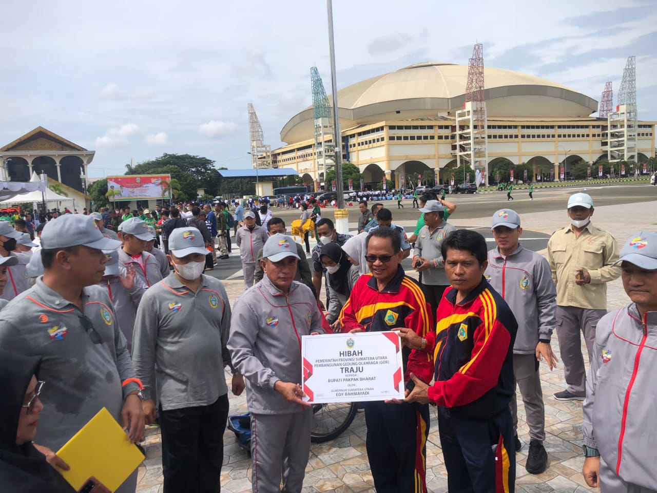 Gubsu Serahkan Hibah GOR Senilai 9 Miliar Ke Pemkab.Pakpak Bharat