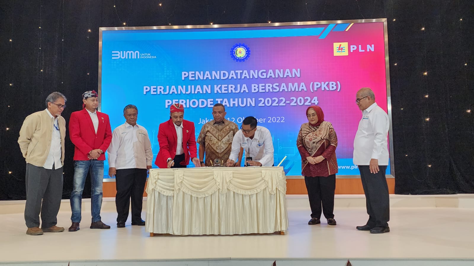 Setelah Menanti 10 Tahun, Manajemen dan Serikat Pekerja PLN Akhirnya Teken Perjanjian Kerja Bersama