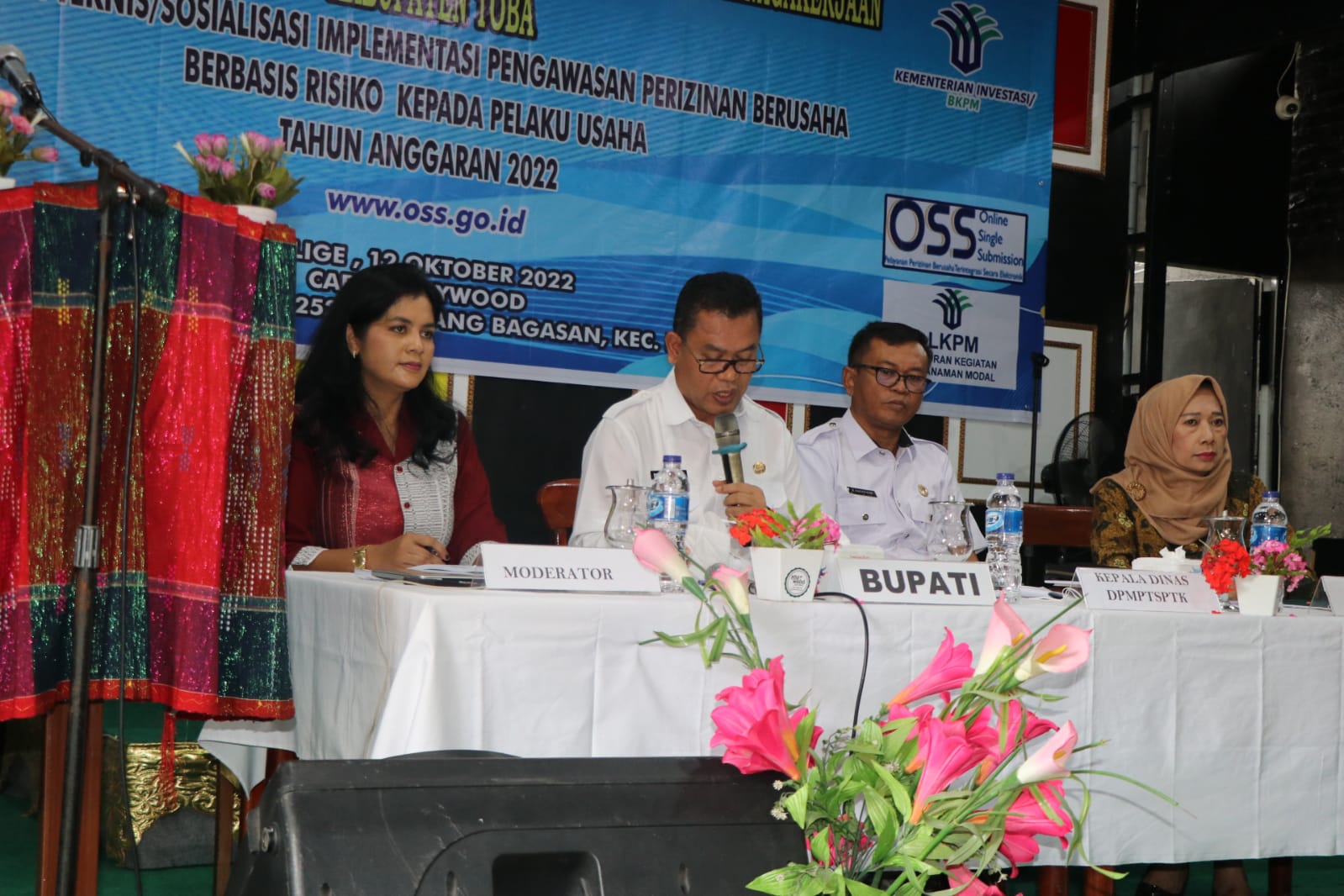 Buka Bimtek Pengawasan Perizinan Berusaha , Bupati Toba Minta Tingkatkan UMKM