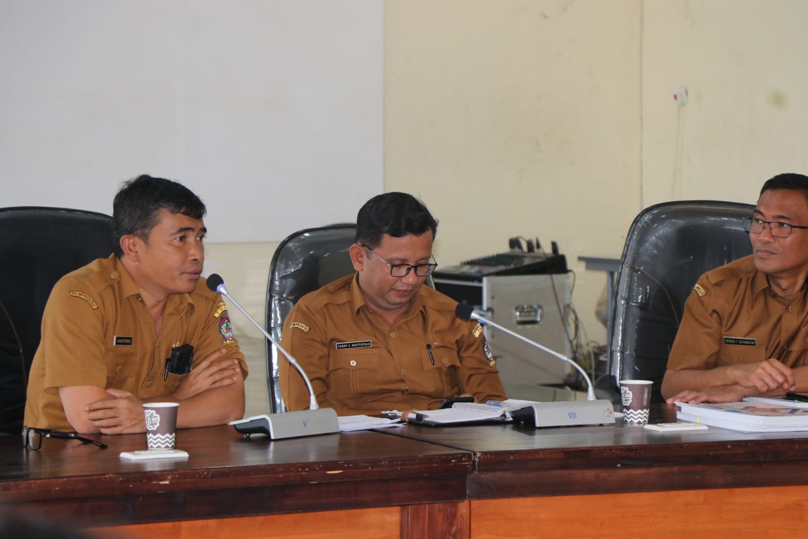 Buka Bimtek Pengawasan Perizinan Berusaha , Bupati Toba Minta Tingkatkan UMKM