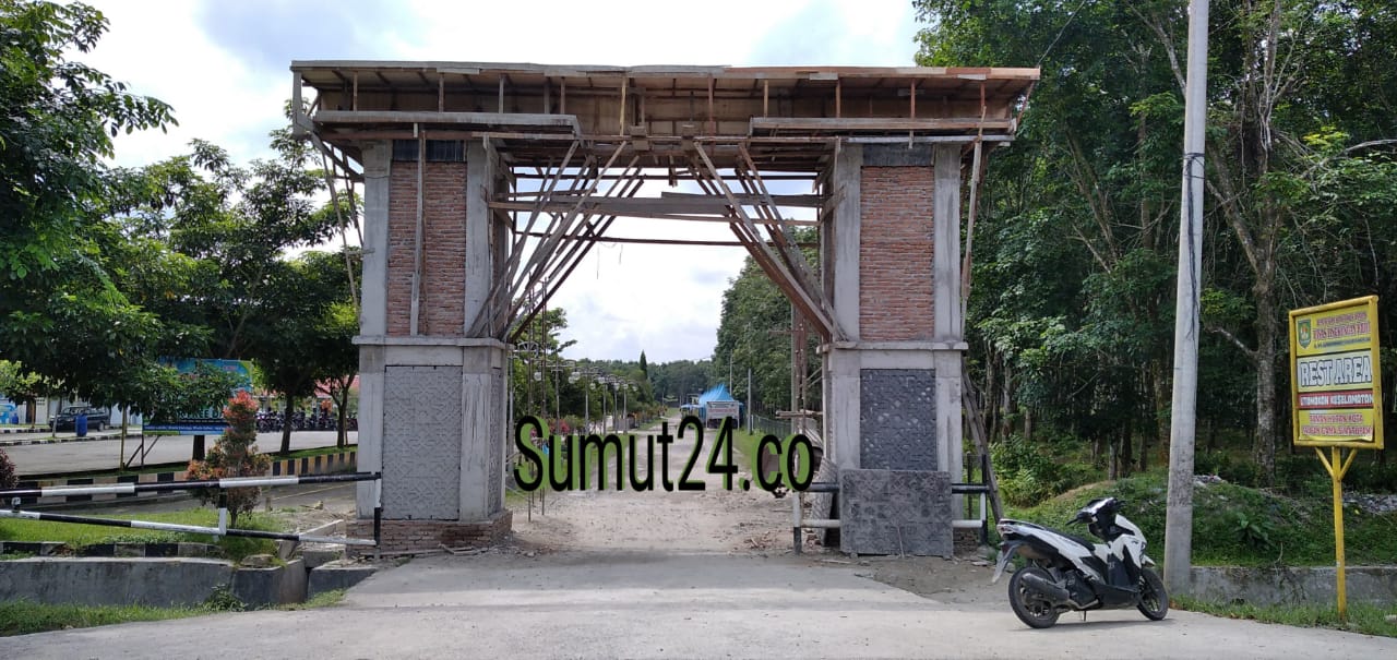 Proyek Siluman Berdiri Tegak Di Gerbang Masuk Alun alun Hutan Kota Asahan