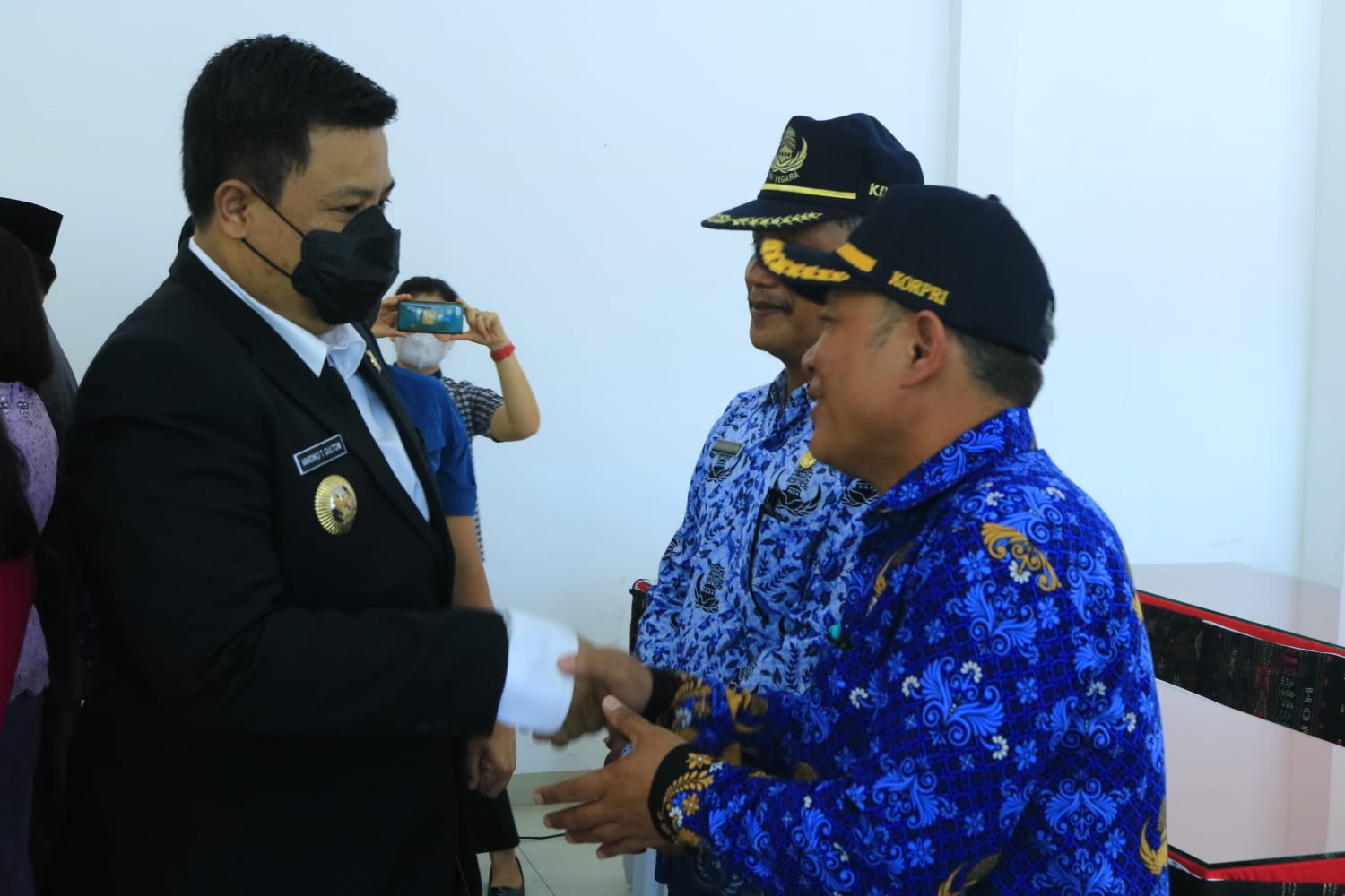 BUPATI SAMOSIR LANTIK PEJABAT PIMPINAN TINGGI PRATAMA DAN ADMINISTRATOR