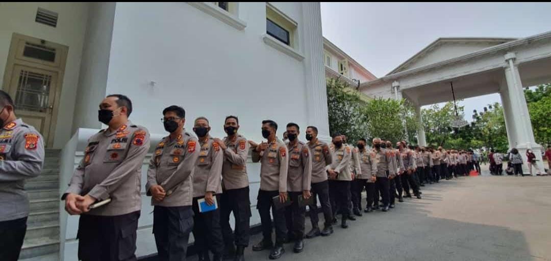 KETIKA PARA JENDERAL DIMINTA HARUS NAIK BUS