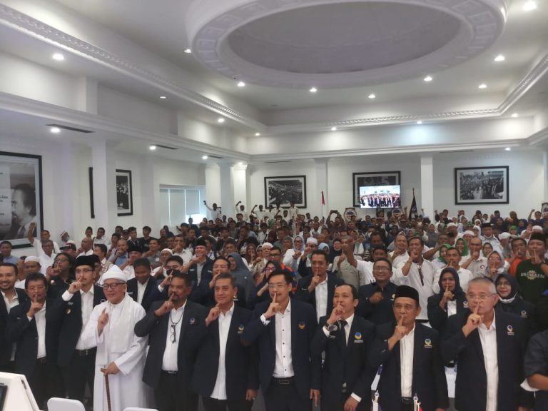 Ratusan Simpul Relawan Anies Datangi Kantor NasDem Sumut, Ada Apa?