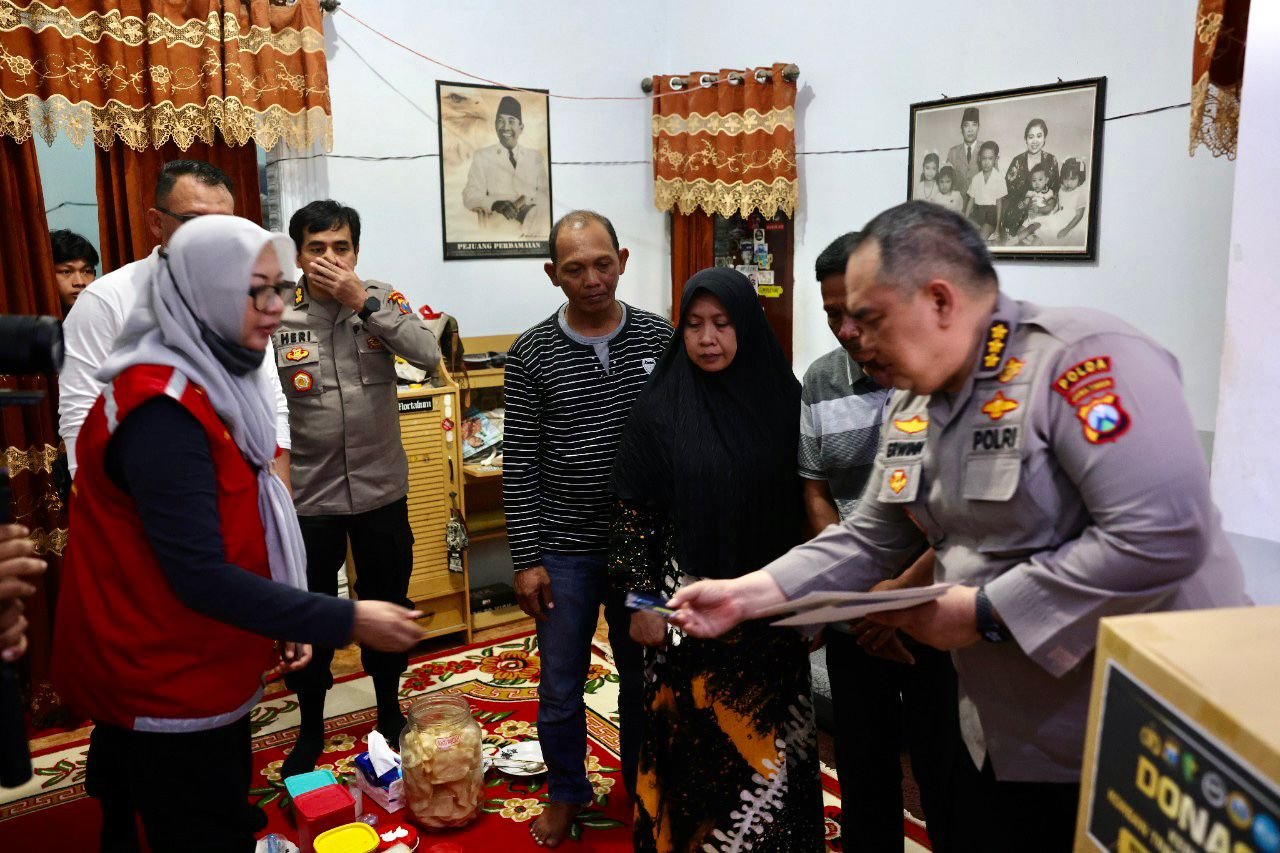 Pantau Korban Luka Tragedi Kanjuruhan di Probolinggo,  BidDokkes Polda Jatim Turunkan Dokter Spesialis Mata dan BedahÂ