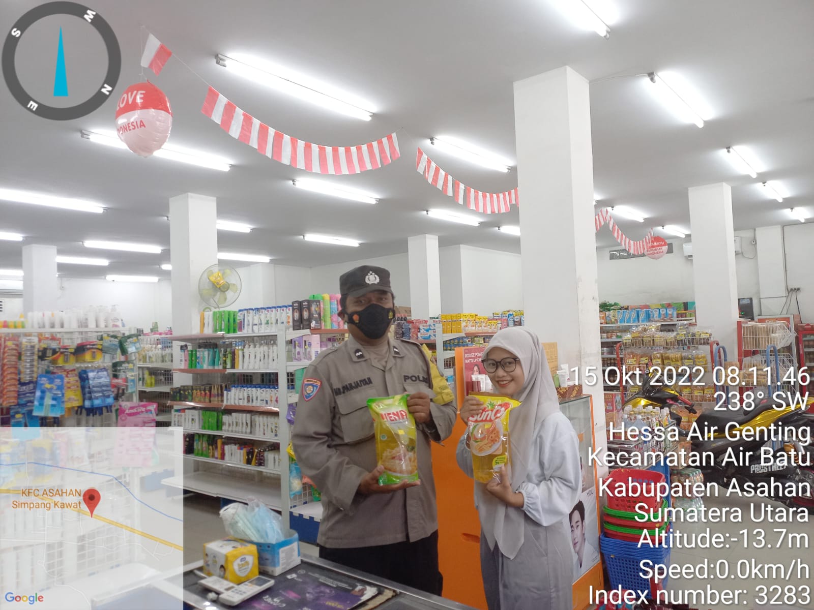 Harga Minyak Kemasan Stabil, Personil Bhabinkamtibmas Polsek Air Batu Monitoring Pasar