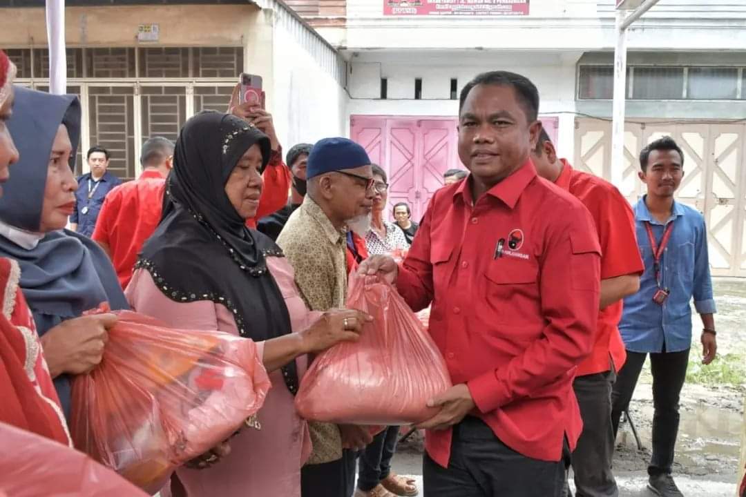 Bagikan 2000 Paket Sembako, PDI Perjuangan Sergai Menyapa Masyarakat