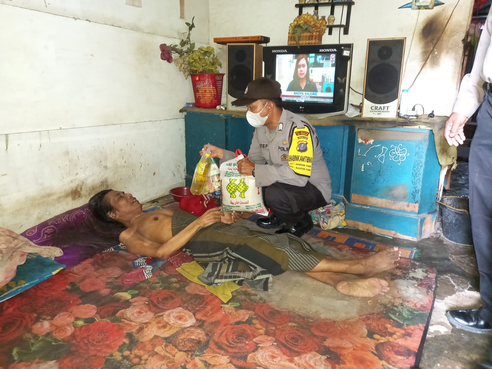 Polsek Bangun Purba Polresta Deli Serdang Bagikan Bansos Kepada Masyarakat Wujud KepedulianÂ 