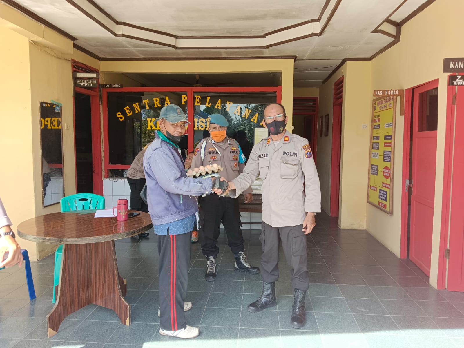 Polsek Biru-Biru Polresta Deli Serdang Bagikan Bansos Kepada Masyarakat Yang Terdampak Kenaikan Harga BBM