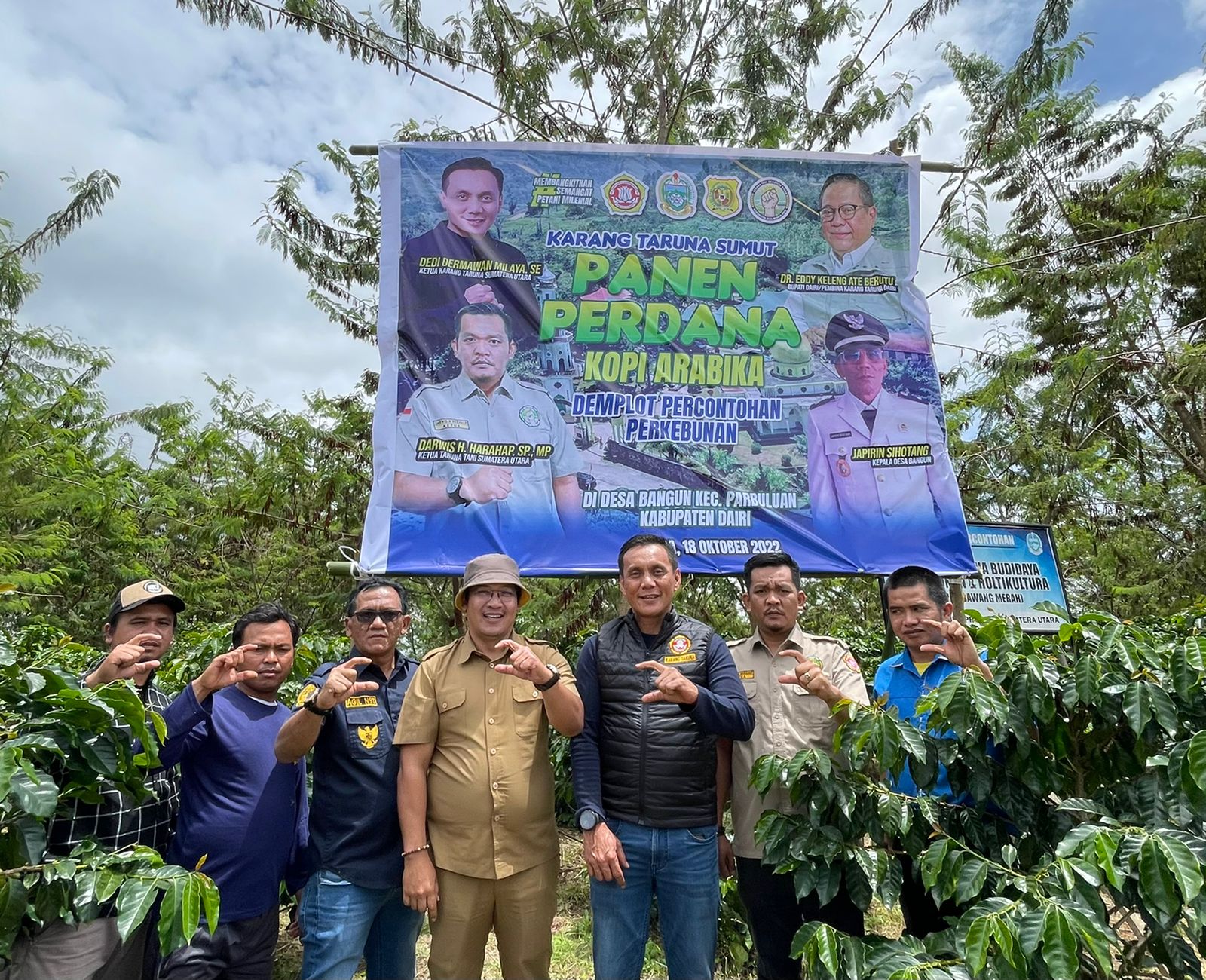 Karang Taruna Sumut Panen PerdanaÂ  Demplot Percontohan Kebun Kopi Arabica Di Desa Bangun Dairi, Dedi : Ciptakan Petani Milenial