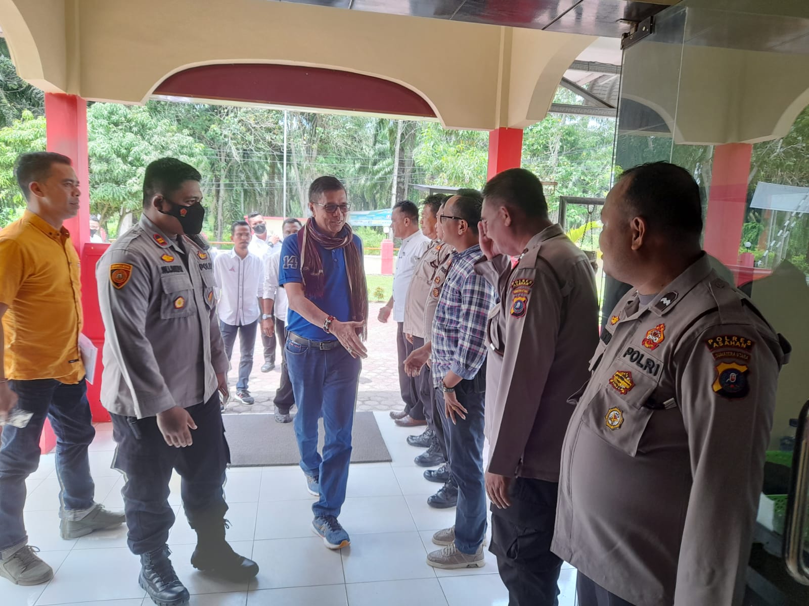 Dr. Hinca Panjaitan Anggota DPR RI Komisi III Hadir di Polsek Kota Kisaran Dalam Kunjungan Kerja