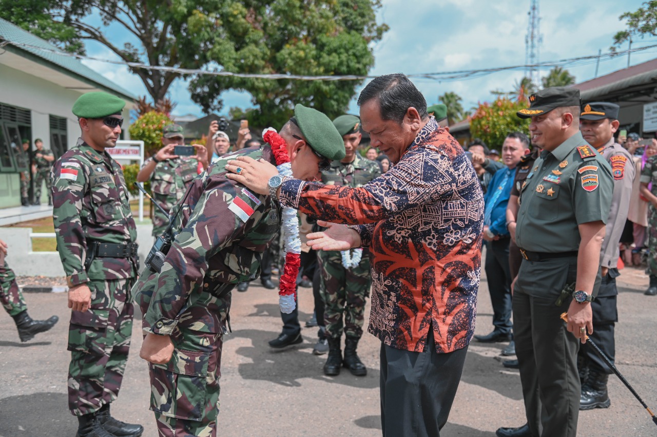 Walikota Padang Sidempuan Irsan Efendi Nasution sambut kepulanganÂ  Satgas Pamtas RI -PNG Sektor Selatan Yonif 123/RW