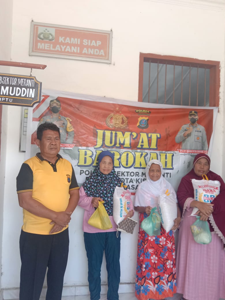 Perduli Dengan Masyarakat, Polsek Kota Kisaran Bagi Bansos