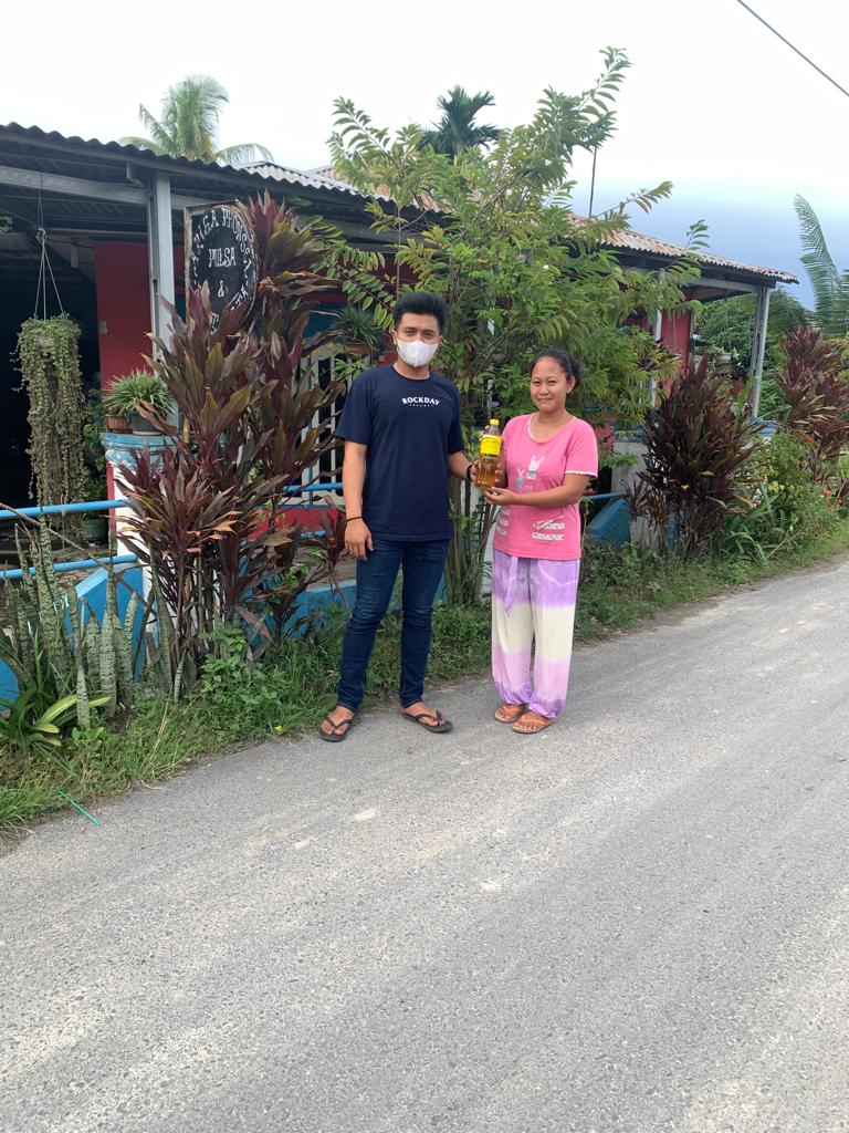 Sat Narkoba Polresta Deliserdang Bagi Sembako Ringankan Beban Masyarakat Terdampak BBM