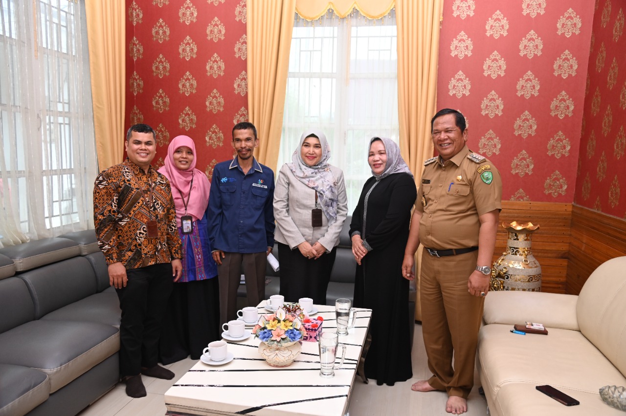 Walikota Padang Sidempuan Irsan Efendi Nasution Mengawali tahap pendataan lapangan kegiatan Regsosek 2022.